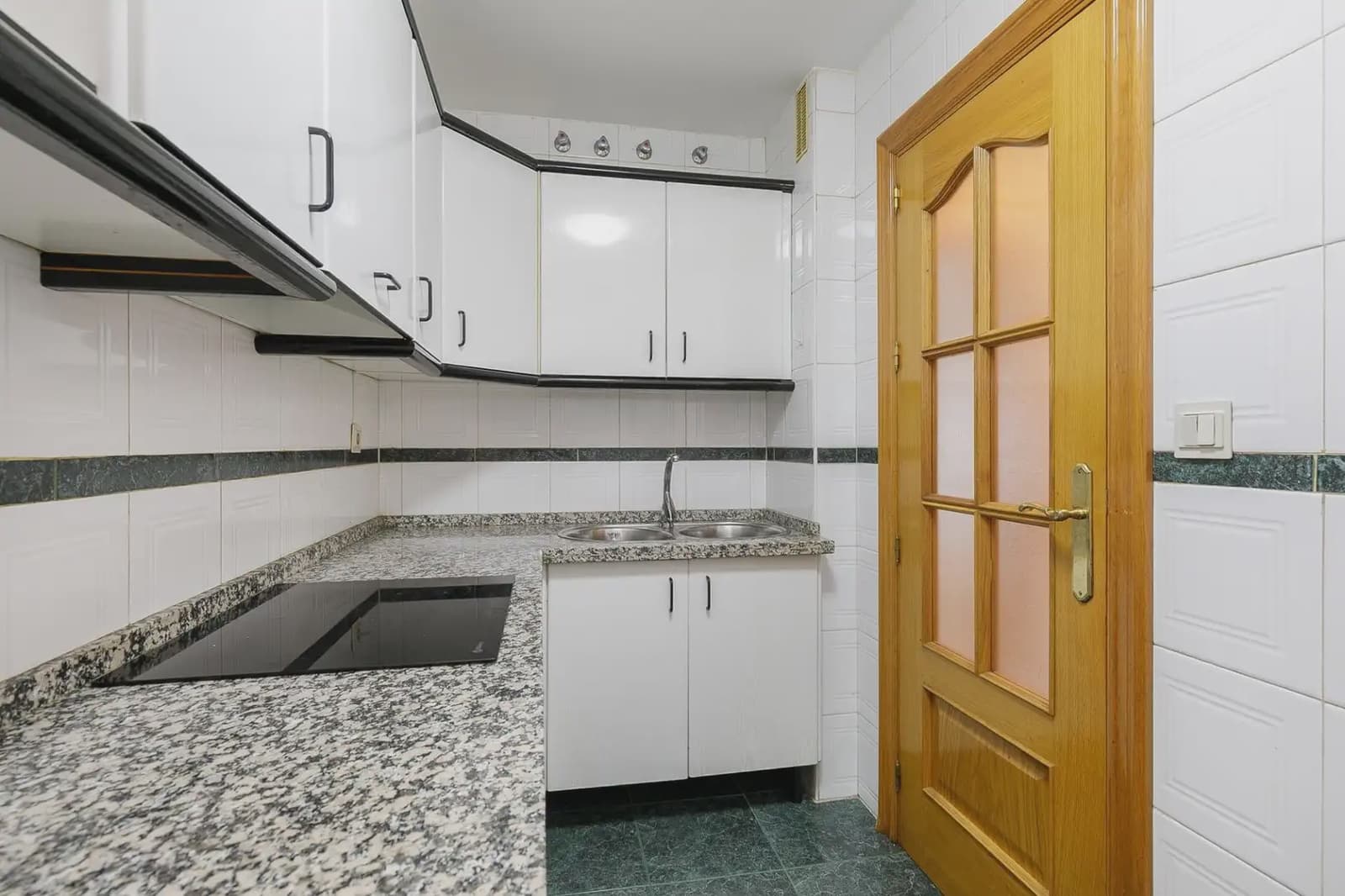 Lejlighed til salg i Granada by med garage - € 295.000 (Ref: 9837277)