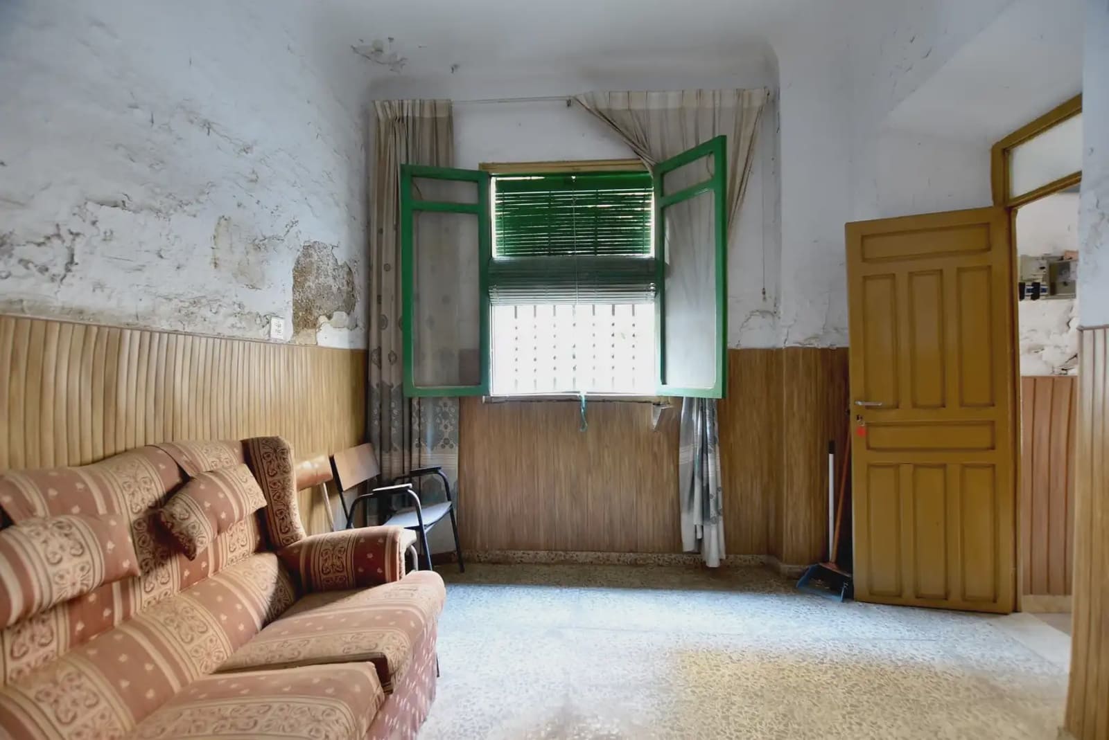 Townhouse for sale in Lanjaron - € 125,000 (Ref: 9837278)