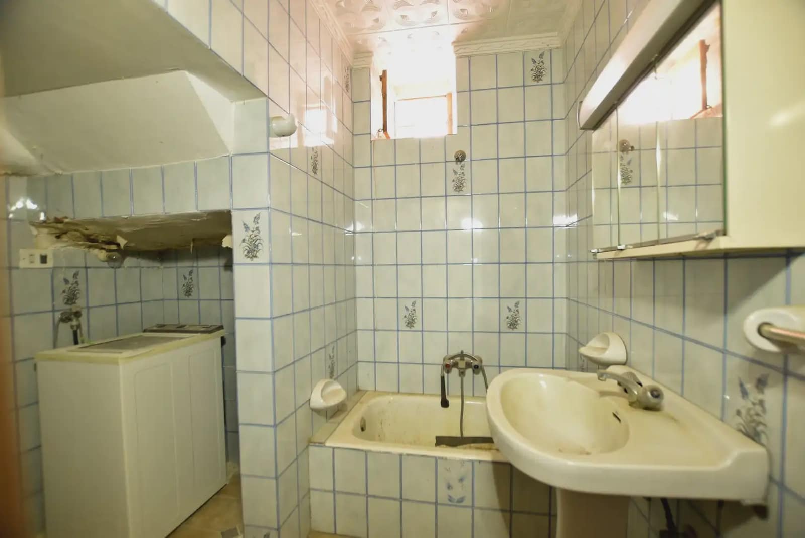 Townhouse for sale in Lanjaron - € 125,000 (Ref: 9837278)