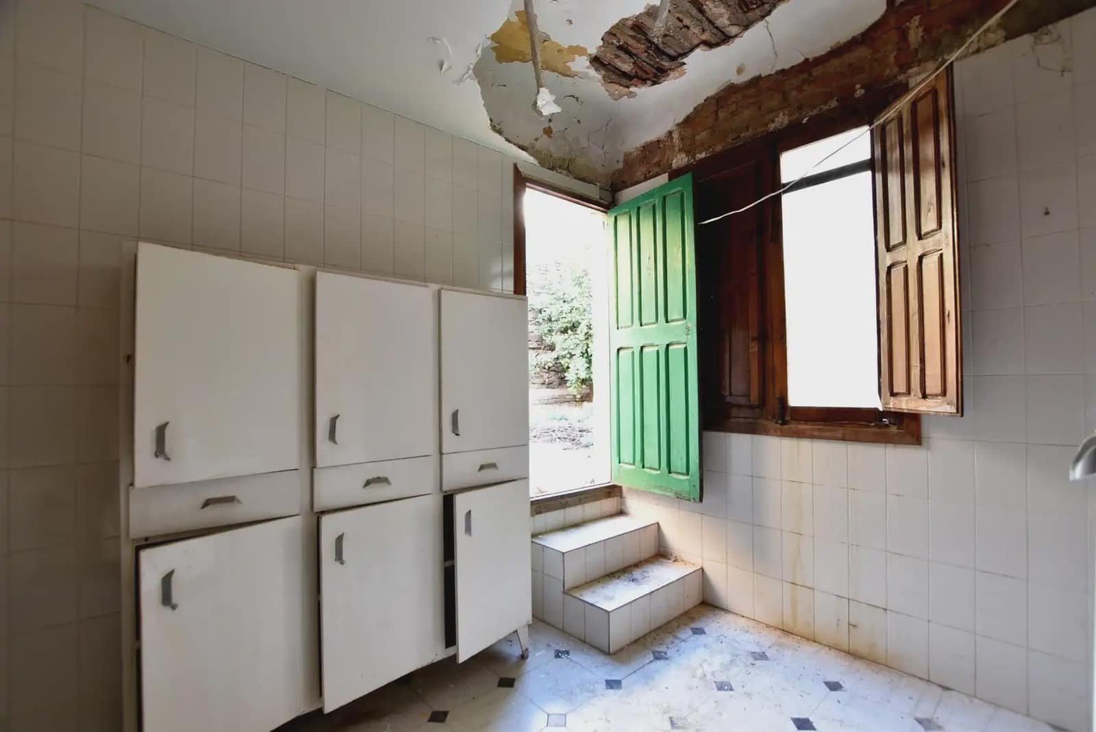 Townhouse for sale in Lanjaron - € 125,000 (Ref: 9837278)