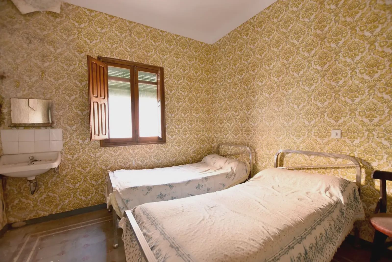 Townhouse for sale in Lanjaron - € 125,000 (Ref: 9837278)
