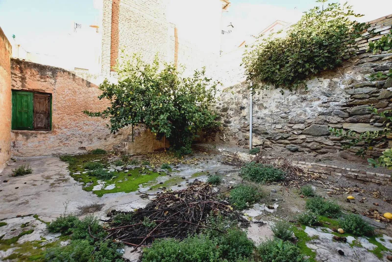 Townhouse for sale in Lanjaron - € 125,000 (Ref: 9837278)