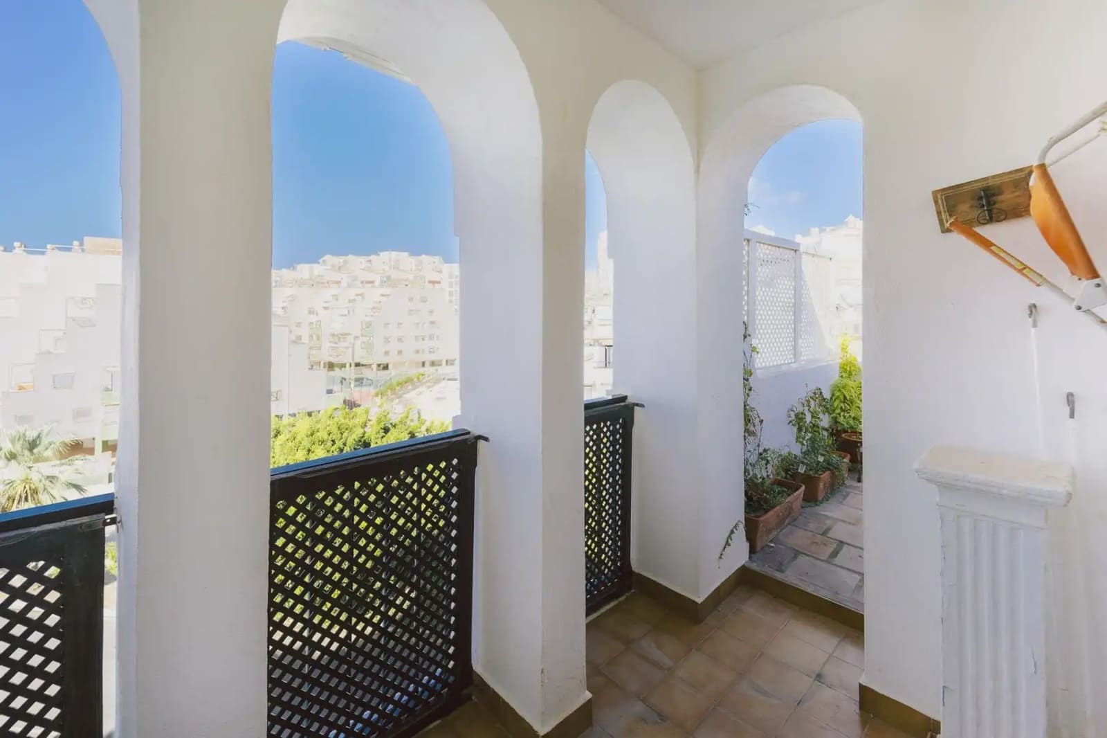 Penthouse til salgs i Salobrena med svømmebasseng garasje - € 295 000 (Ref: 9837279)