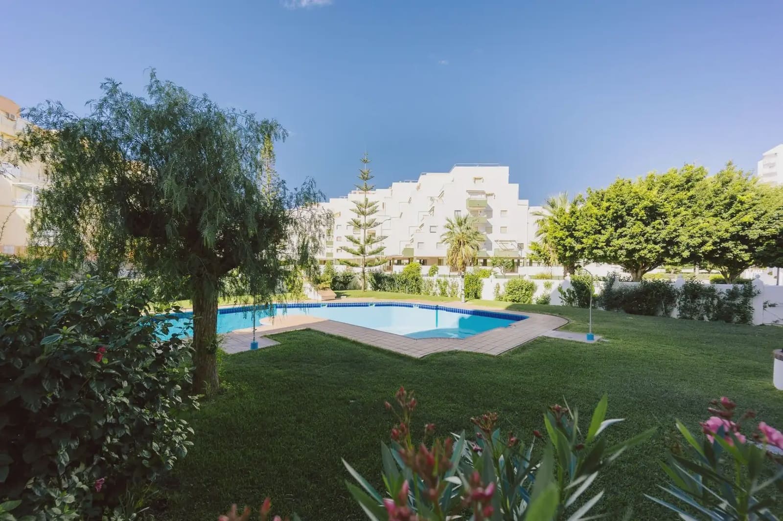 Penthouse til salgs i Salobrena med svømmebasseng garasje - € 295 000 (Ref: 9837279)