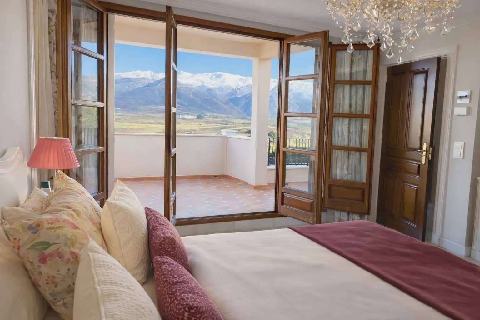 Villa for sale in Otura with pool garage - € 1,295,000 (Ref: 9837285)