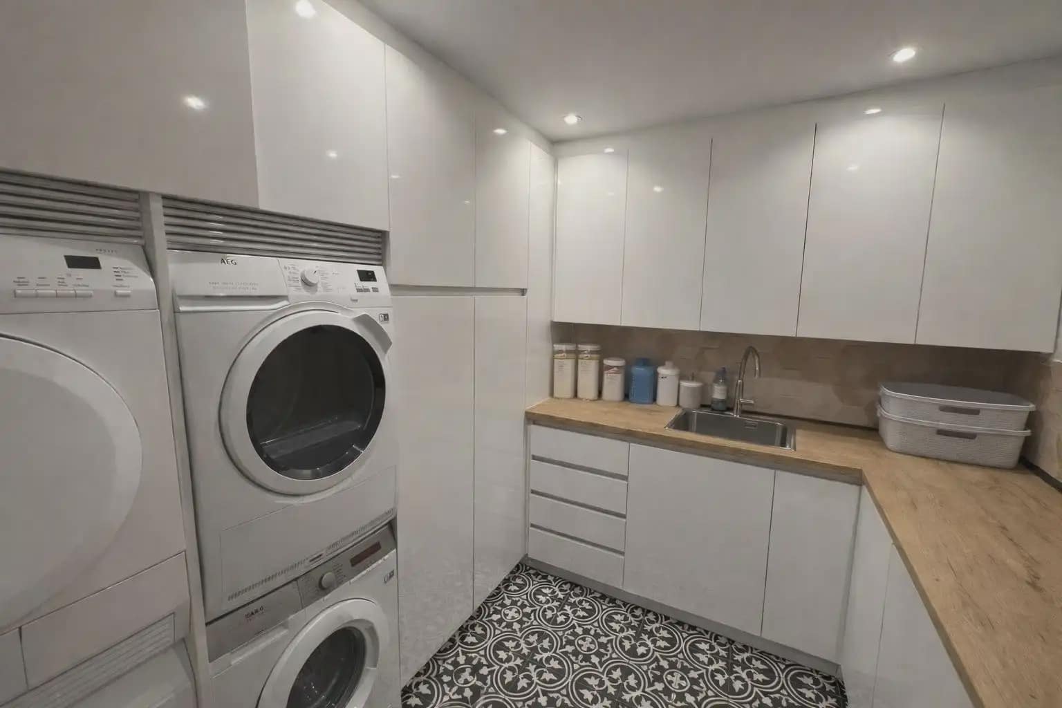 Villa for sale in Otura with pool garage - € 1,295,000 (Ref: 9837285)