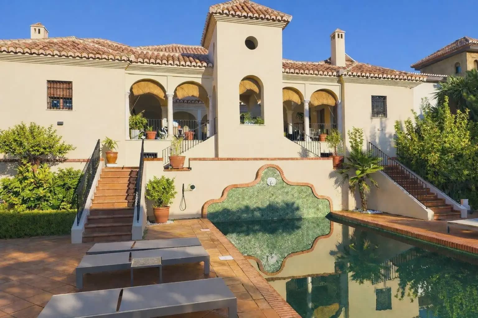Villa for sale in Otura with pool garage - € 1,295,000 (Ref: 9837285)