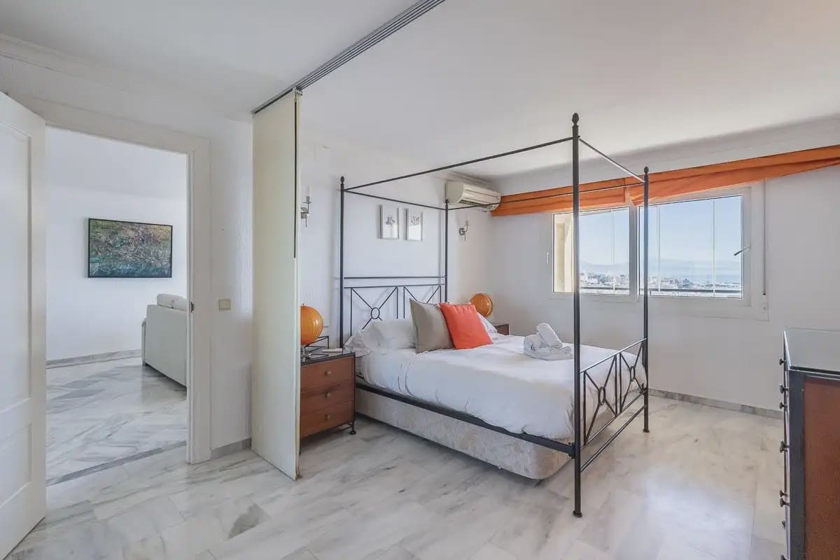 Leilighet til salgs i Benalmadena med svømmebasseng garasje - € 495 000 (Ref: 9837286)