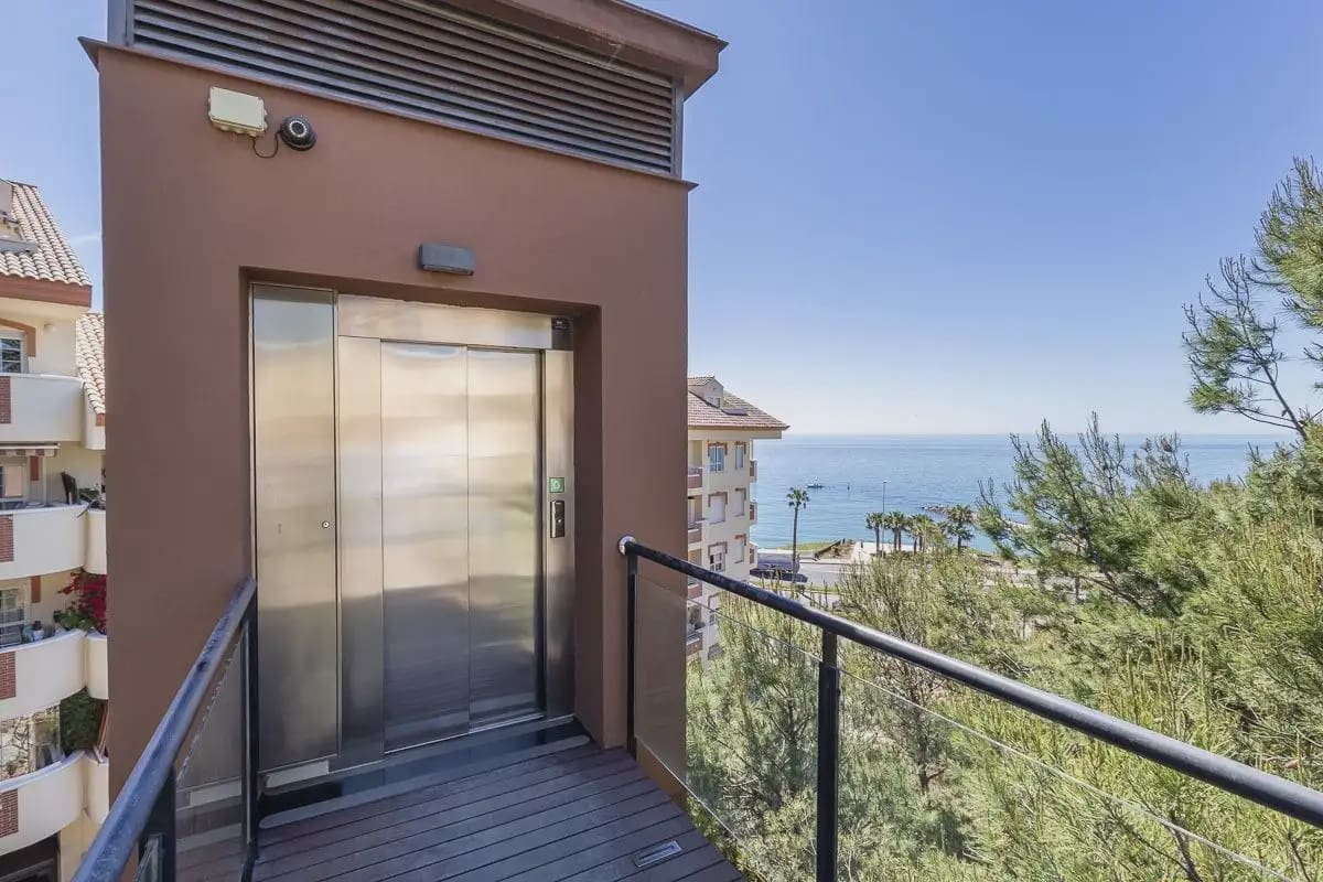 Leilighet til salgs i Benalmadena med svømmebasseng garasje - € 495 000 (Ref: 9837286)