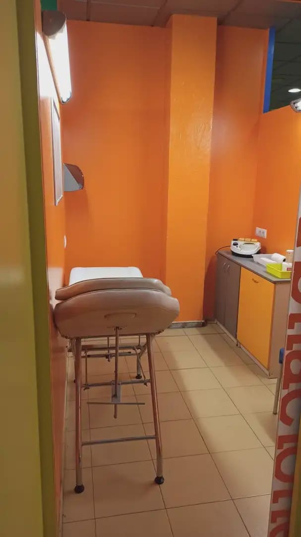 Kommersiell til leie i Granada by - € 1 980 (Ref: 9837291)