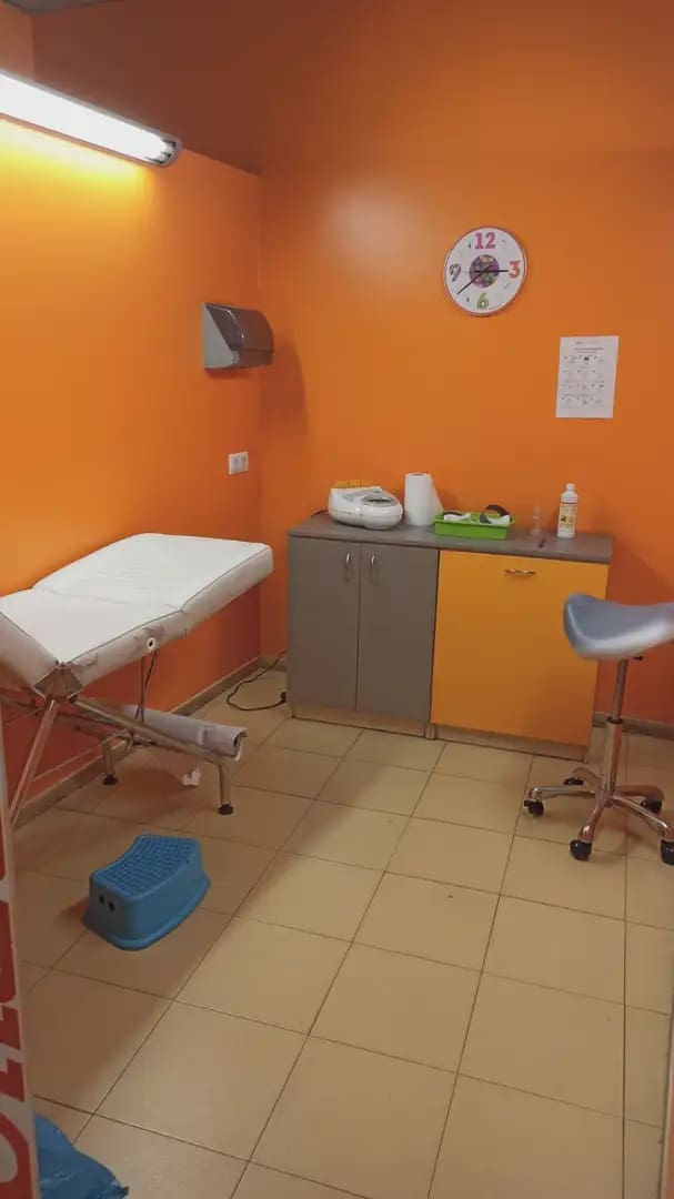 Kommersiell til leie i Granada by - € 1 980 (Ref: 9837291)