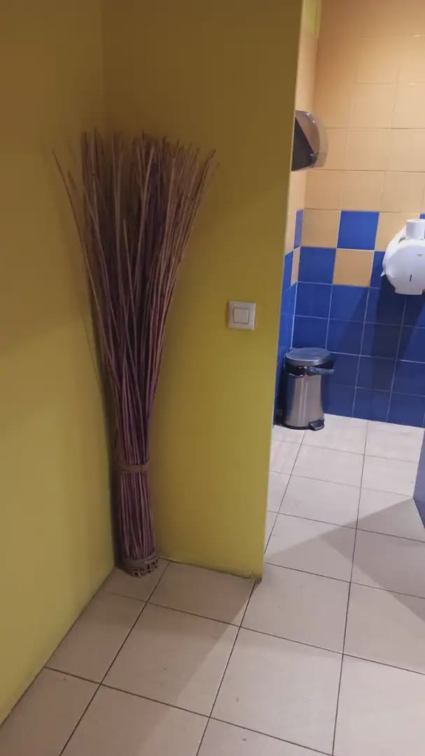 Kommersiell til leie i Granada by - € 1 980 (Ref: 9837291)