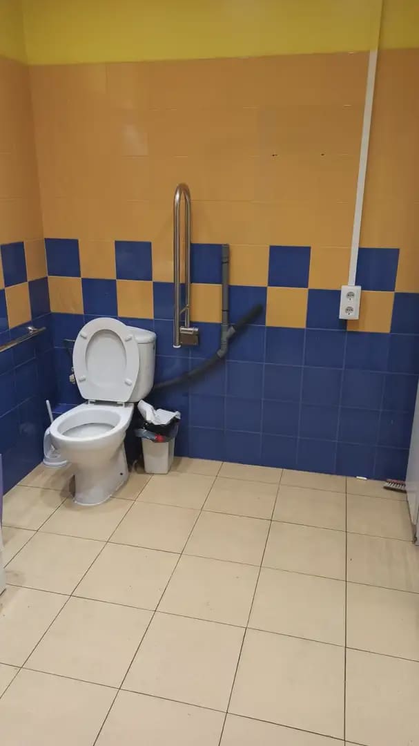 Kommersiell til leie i Granada by - € 1 980 (Ref: 9837291)