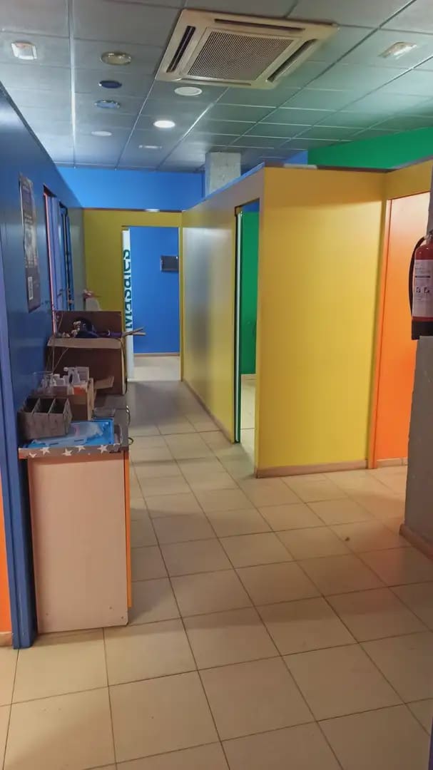 Kommersiell til leie i Granada by - € 1 980 (Ref: 9837291)