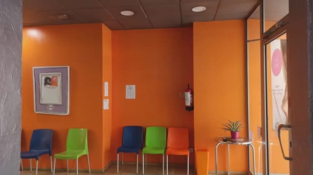 Commercial for rent in Pajaritos - Plaza de Toros, Granada city - € 1,980 (Ref: 9837291)