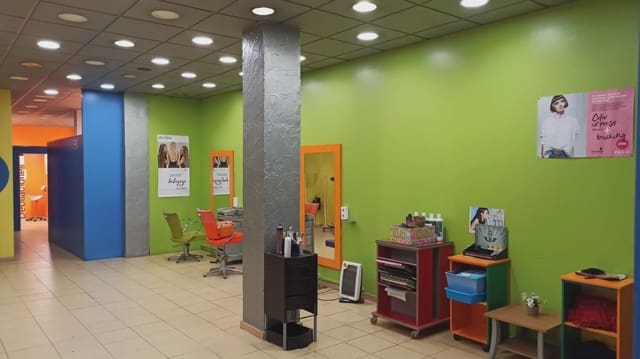 Commercial for rent in Pajaritos - Plaza de Toros, Granada city - € 1,980 (Ref: 9837291)
