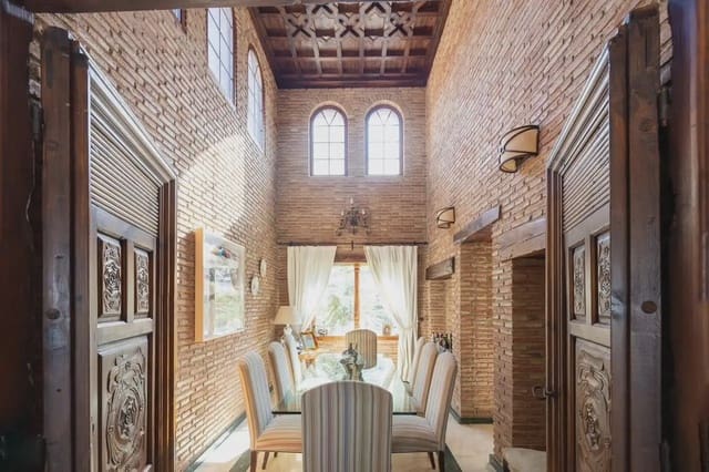 4 Zimmer Villa zu verkaufen in Monachil mit Pool Garage - 695.000 € (Ref: 9837293)