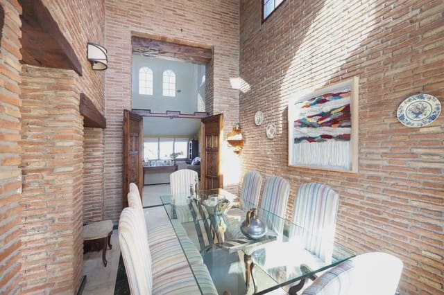4 Zimmer Villa zu verkaufen in Monachil mit Pool Garage - 695.000 € (Ref: 9837293)