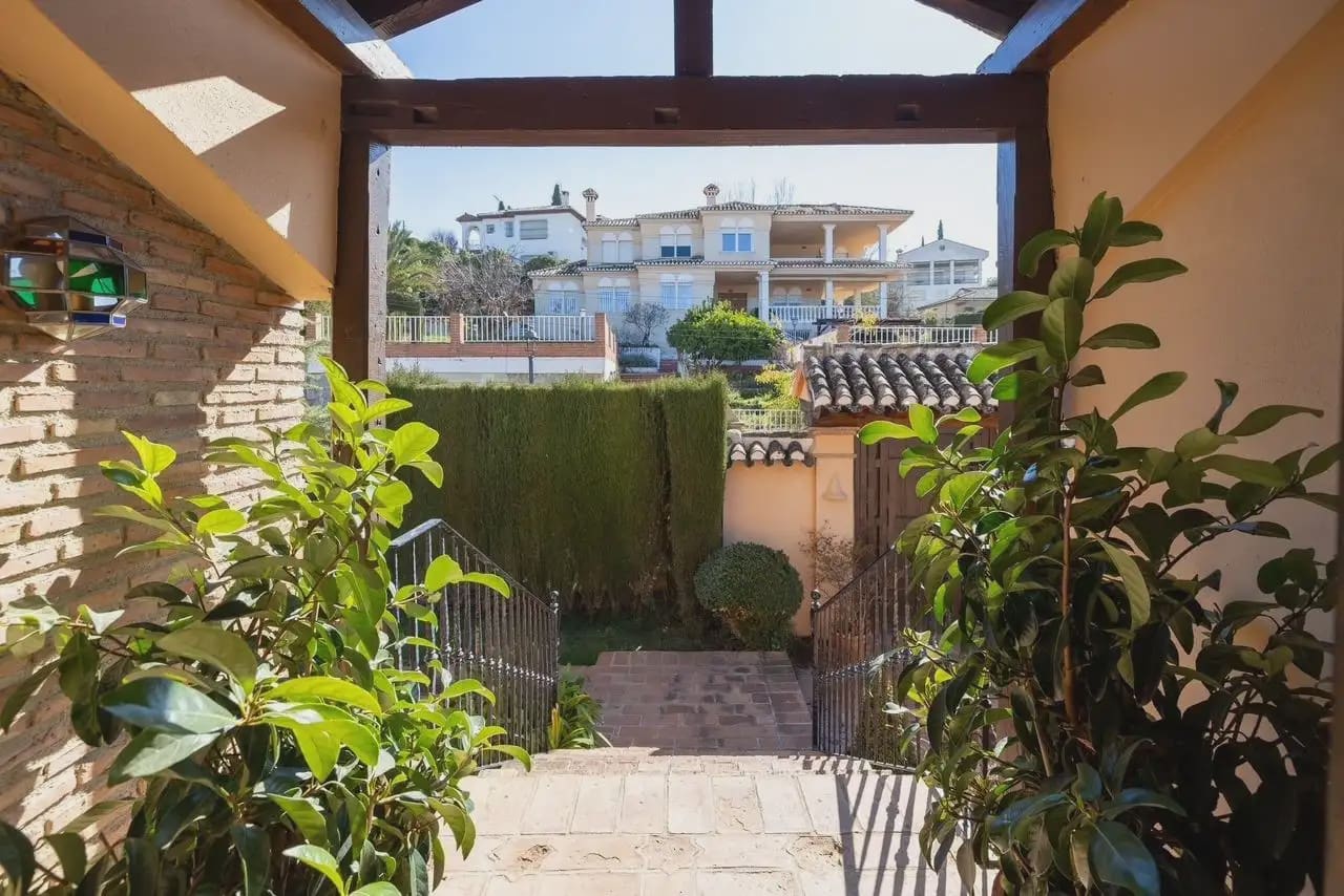 4 Zimmer Villa zu verkaufen in Monachil mit Pool Garage - 695.000 € (Ref: 9837293)