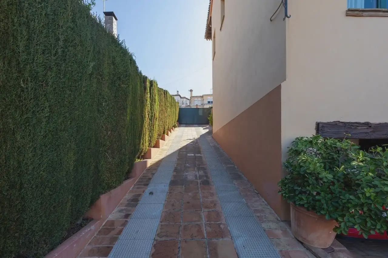 4 Zimmer Villa zu verkaufen in Monachil mit Pool Garage - 695.000 € (Ref: 9837293)