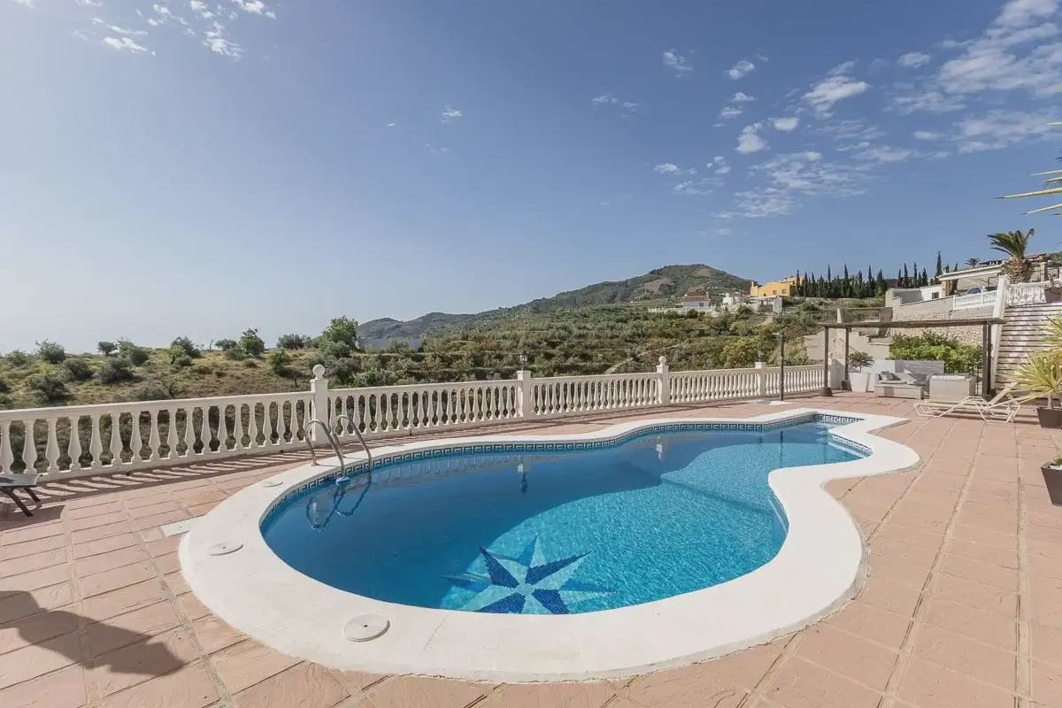 Villa til salg i Itrabo med swimmingpool garage - € 689.000 (Ref: 9837297)