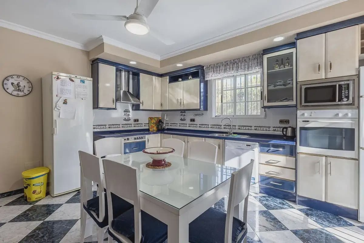 Villa til salg i Itrabo med swimmingpool garage - € 689.000 (Ref: 9837297)