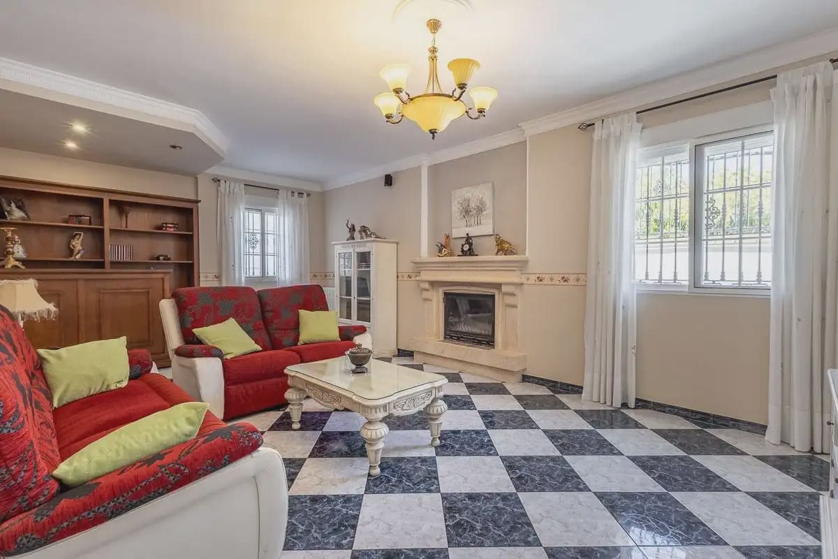 Villa til salg i Itrabo med swimmingpool garage - € 689.000 (Ref: 9837297)