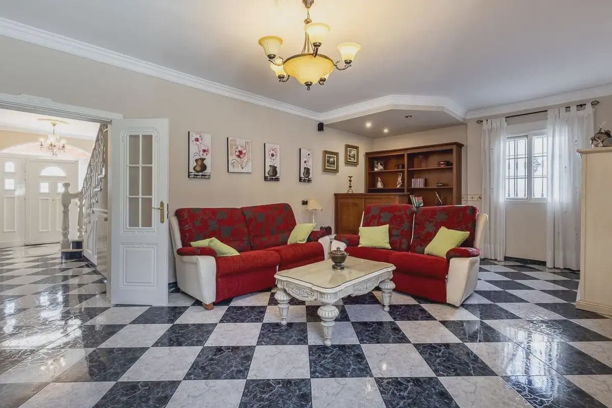 Villa til salg i Itrabo med swimmingpool garage - € 689.000 (Ref: 9837297)