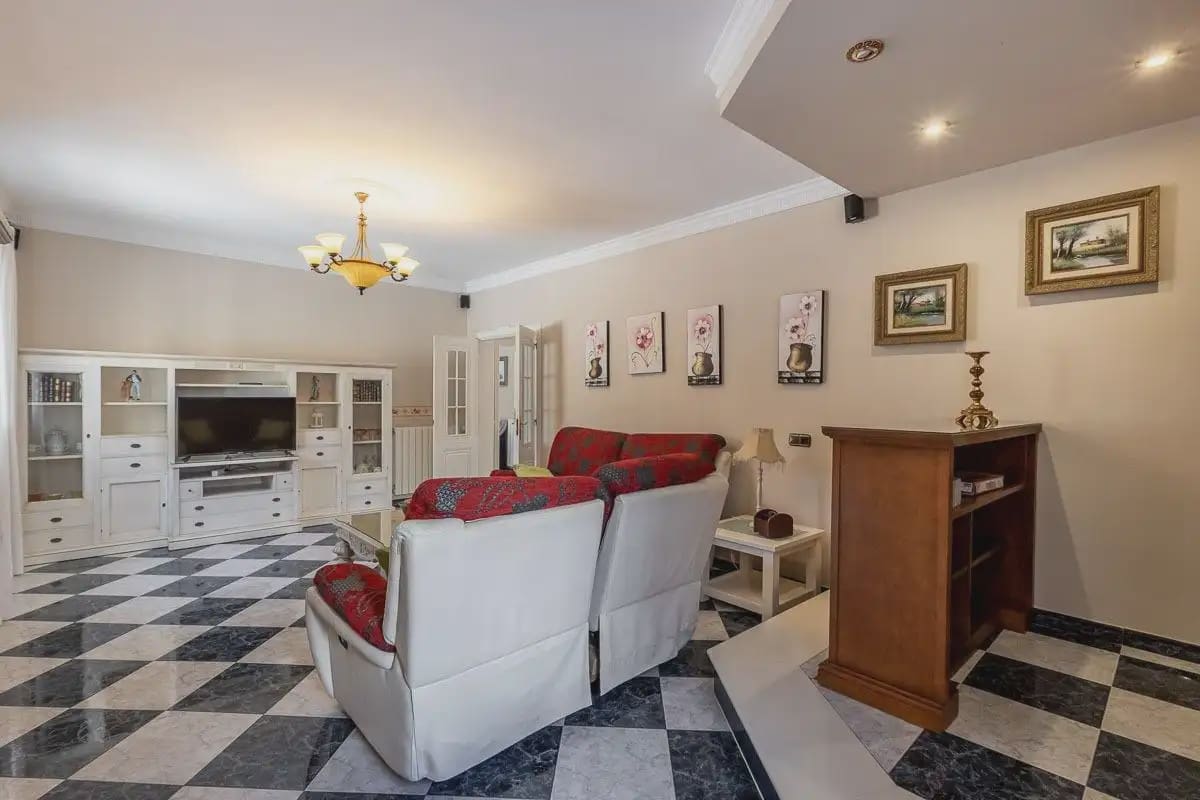 Villa til salg i Itrabo med swimmingpool garage - € 689.000 (Ref: 9837297)