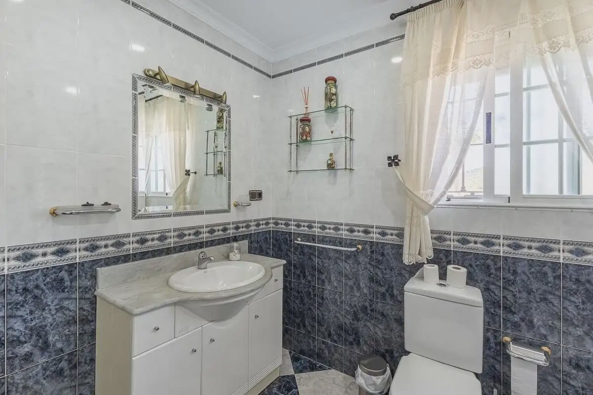 Villa til salg i Itrabo med swimmingpool garage - € 689.000 (Ref: 9837297)