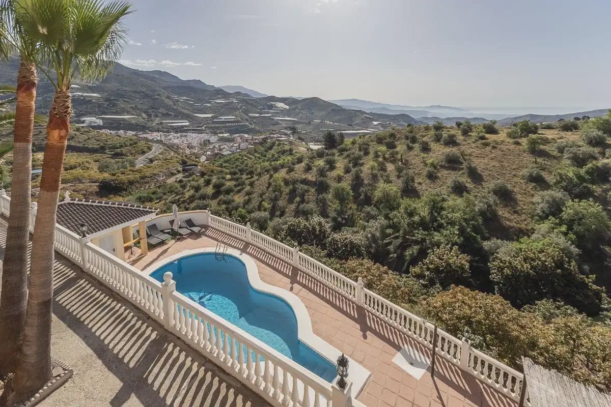Villa til salg i Itrabo med swimmingpool garage - € 689.000 (Ref: 9837297)