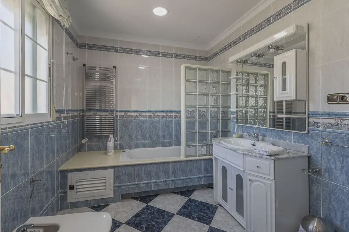 Villa til salg i Itrabo med swimmingpool garage - € 689.000 (Ref: 9837297)