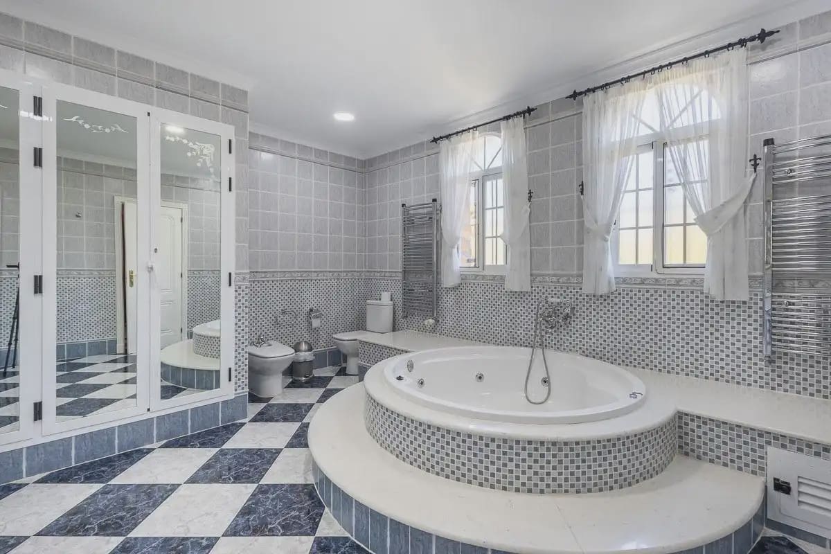 Villa til salg i Itrabo med swimmingpool garage - € 689.000 (Ref: 9837297)