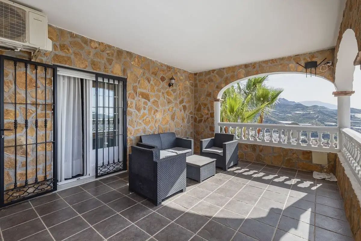 Villa til salg i Itrabo med swimmingpool garage - € 689.000 (Ref: 9837297)