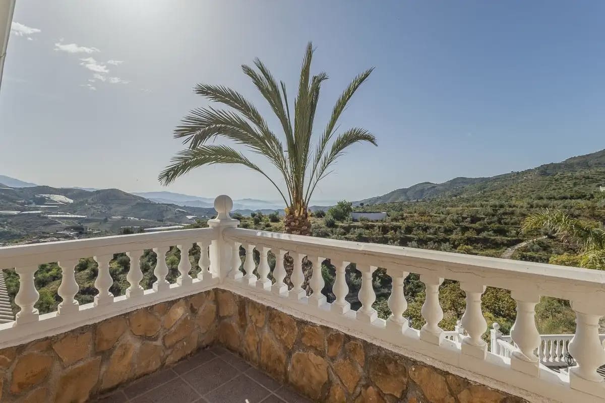 Villa til salg i Itrabo med swimmingpool garage - € 689.000 (Ref: 9837297)