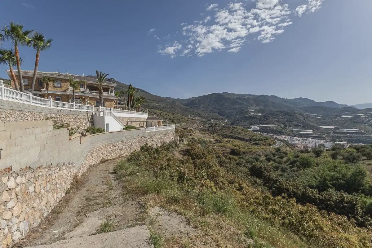 Villa til salg i Itrabo med swimmingpool garage - € 689.000 (Ref: 9837297)