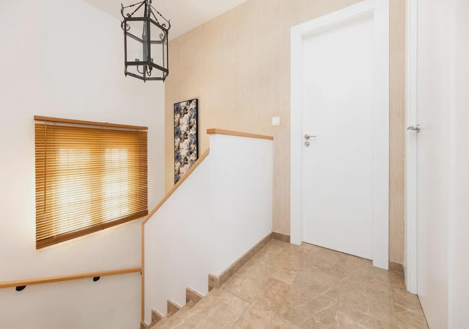 Semi-detached Villa for sale in Jun with garage - € 290,000 (Ref: 9837299)
