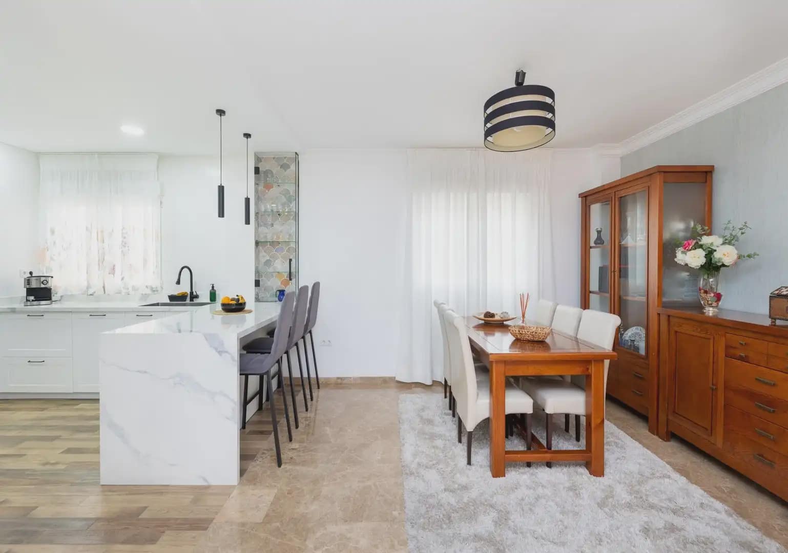 Semi-detached Villa for sale in Jun with garage - € 290,000 (Ref: 9837299)