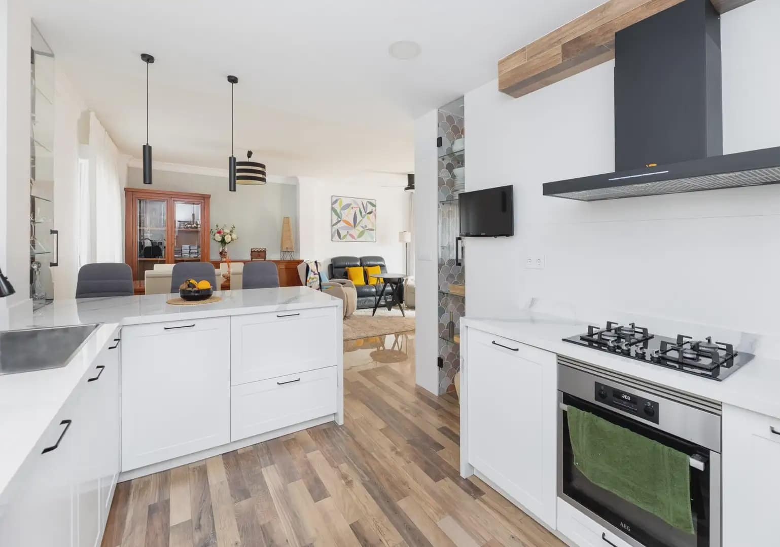 Semi-detached Villa for sale in Jun with garage - € 290,000 (Ref: 9837299)
