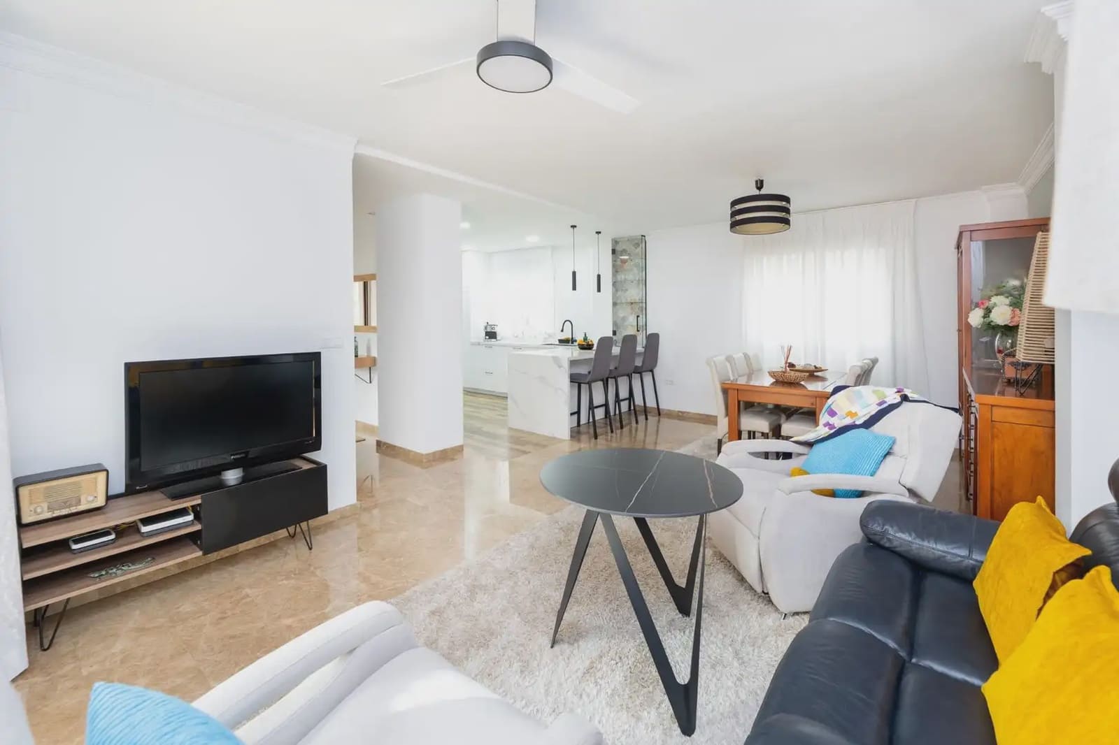 Semi-detached Villa for sale in Jun with garage - € 290,000 (Ref: 9837299)