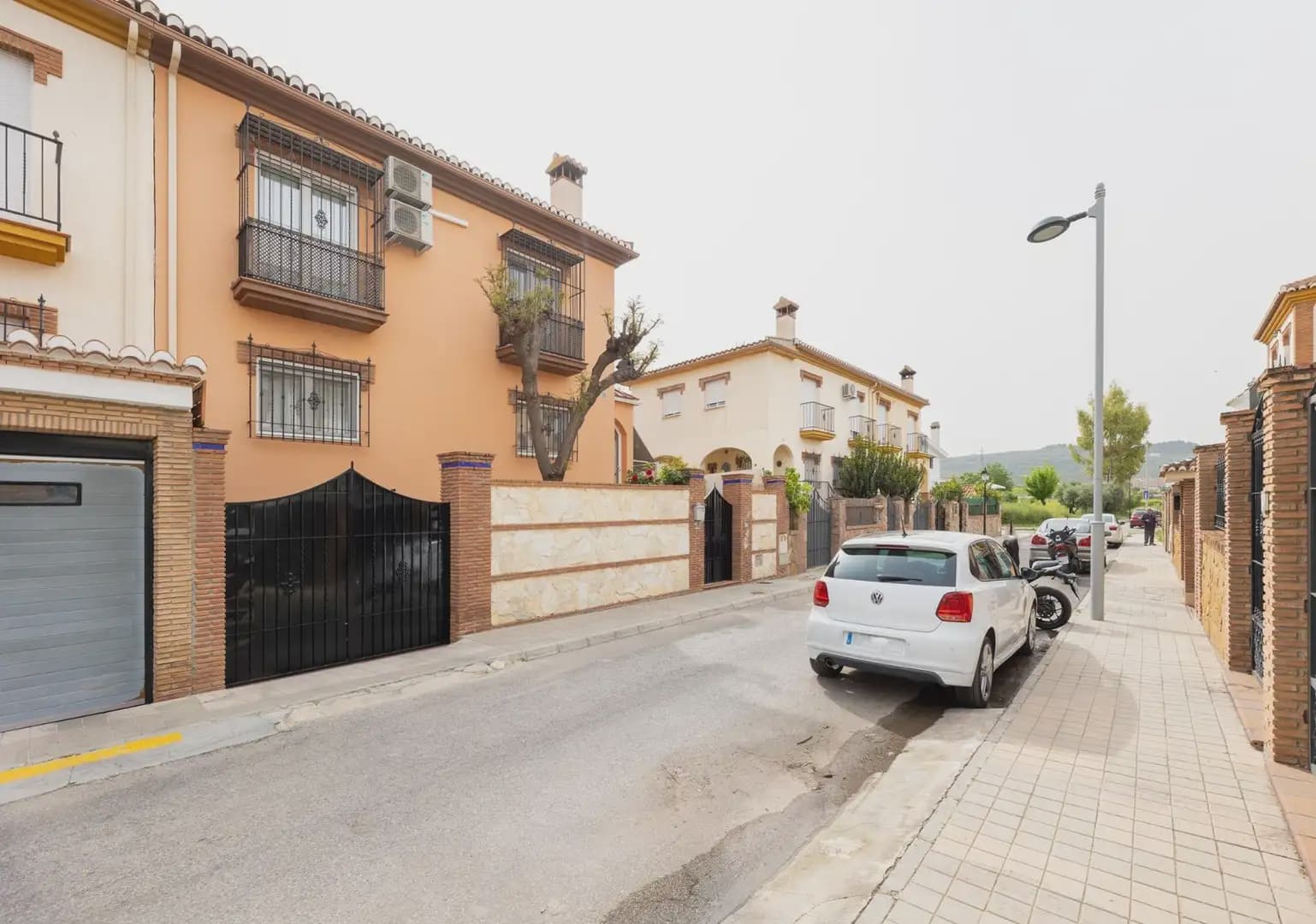 Semi-detached Villa for sale in Jun with garage - € 290,000 (Ref: 9837299)