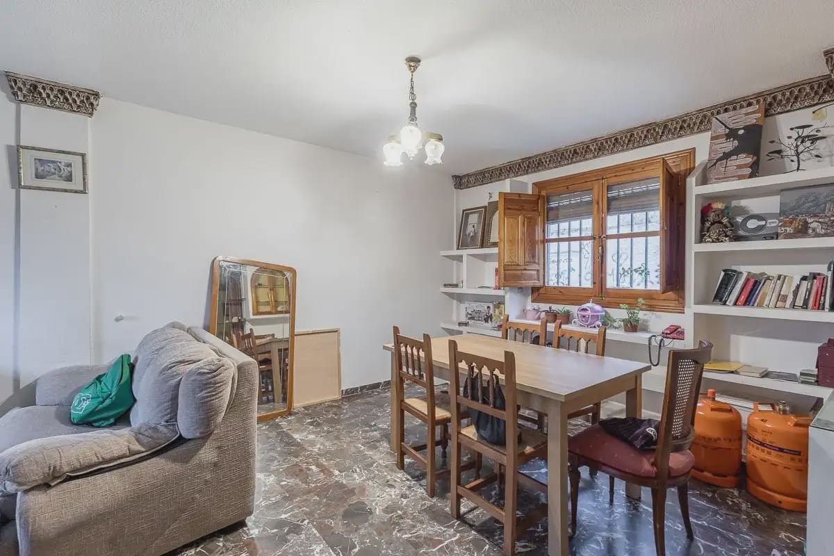 Hus till salu i Granada stad - 315 000 € (Ref: 9837300)