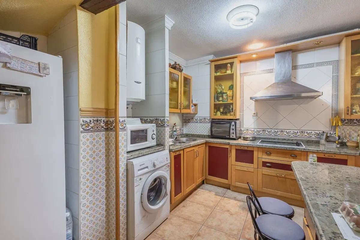 Hus till salu i Granada stad - 315 000 € (Ref: 9837300)