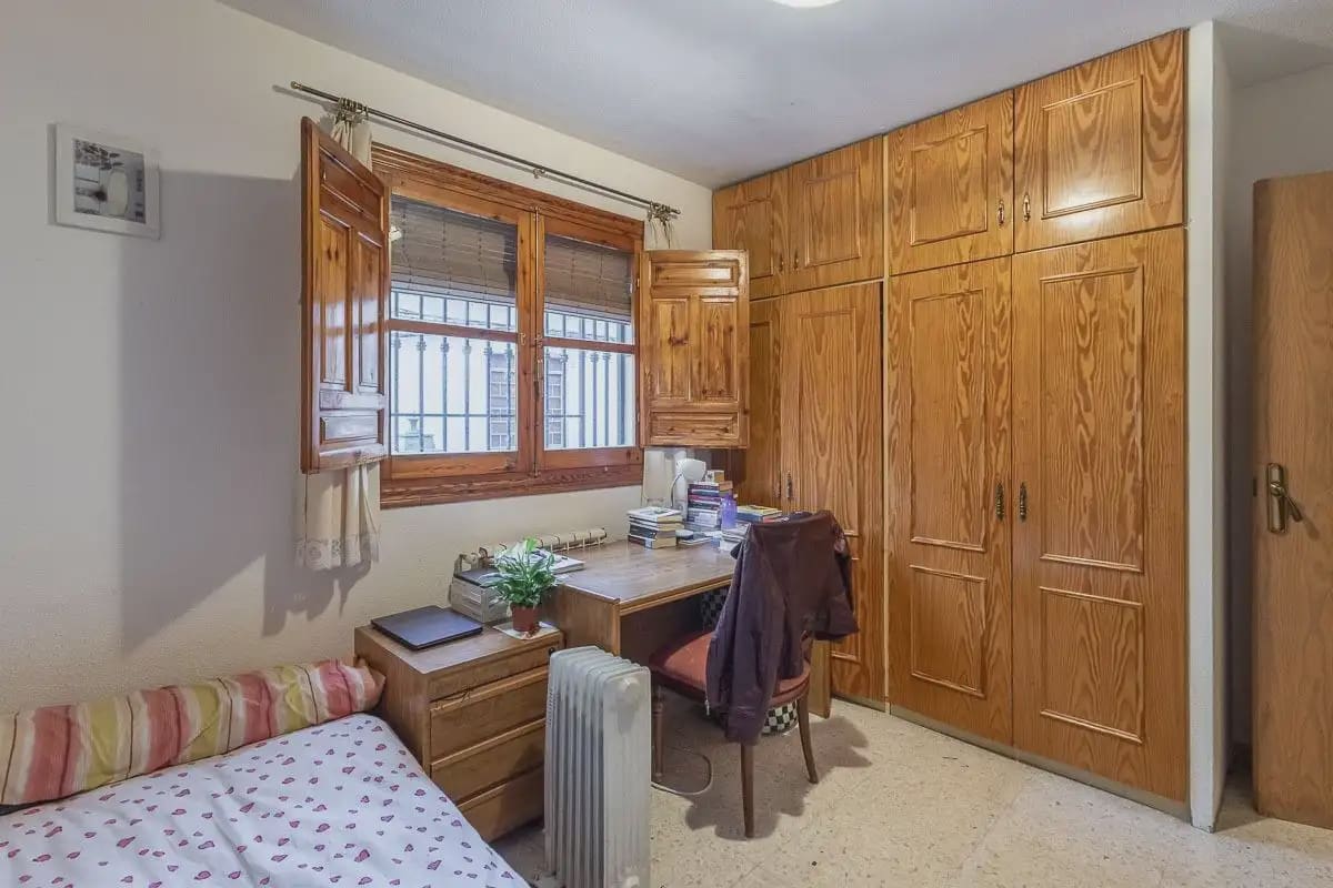Hus till salu i Granada stad - 315 000 € (Ref: 9837300)