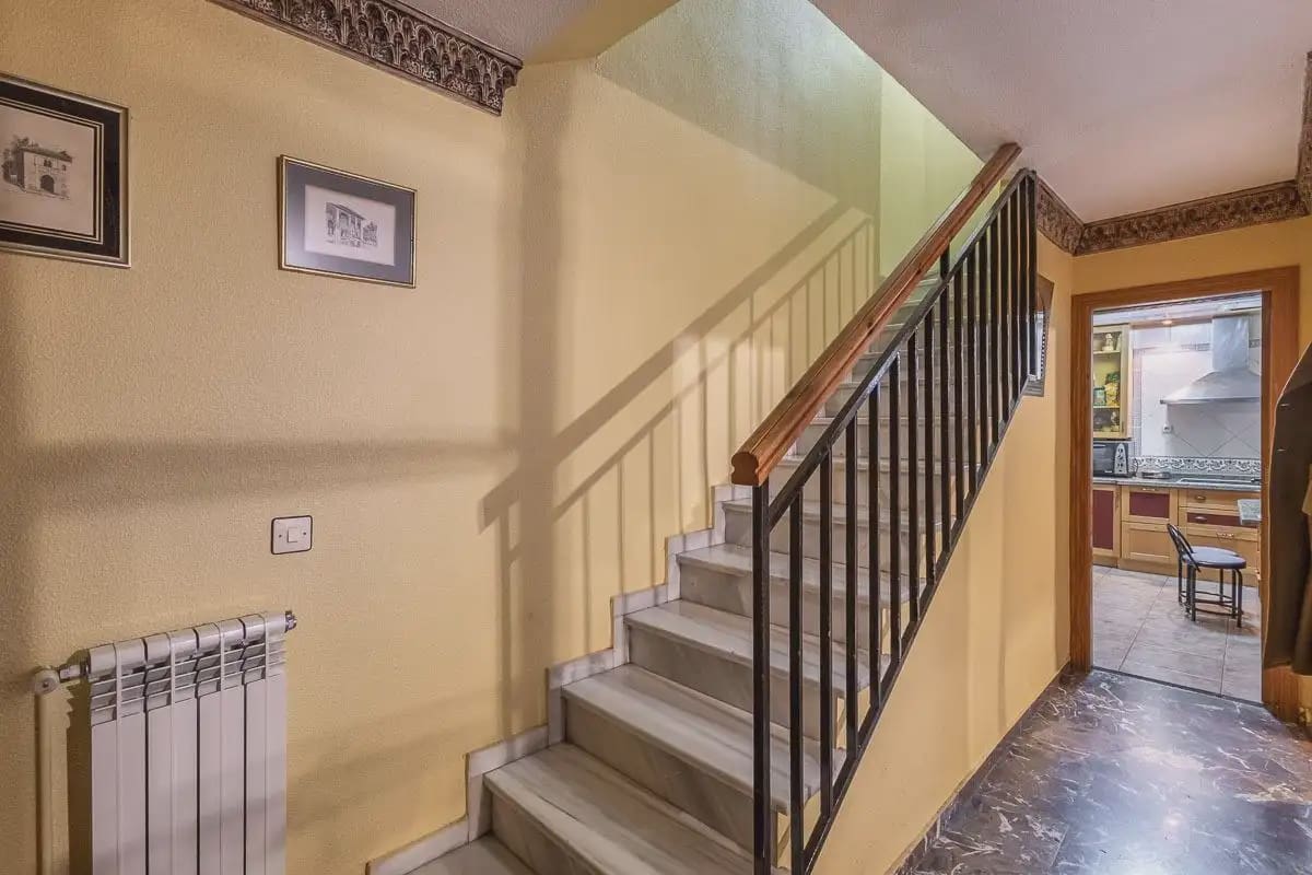 Hus till salu i Granada stad - 315 000 € (Ref: 9837300)