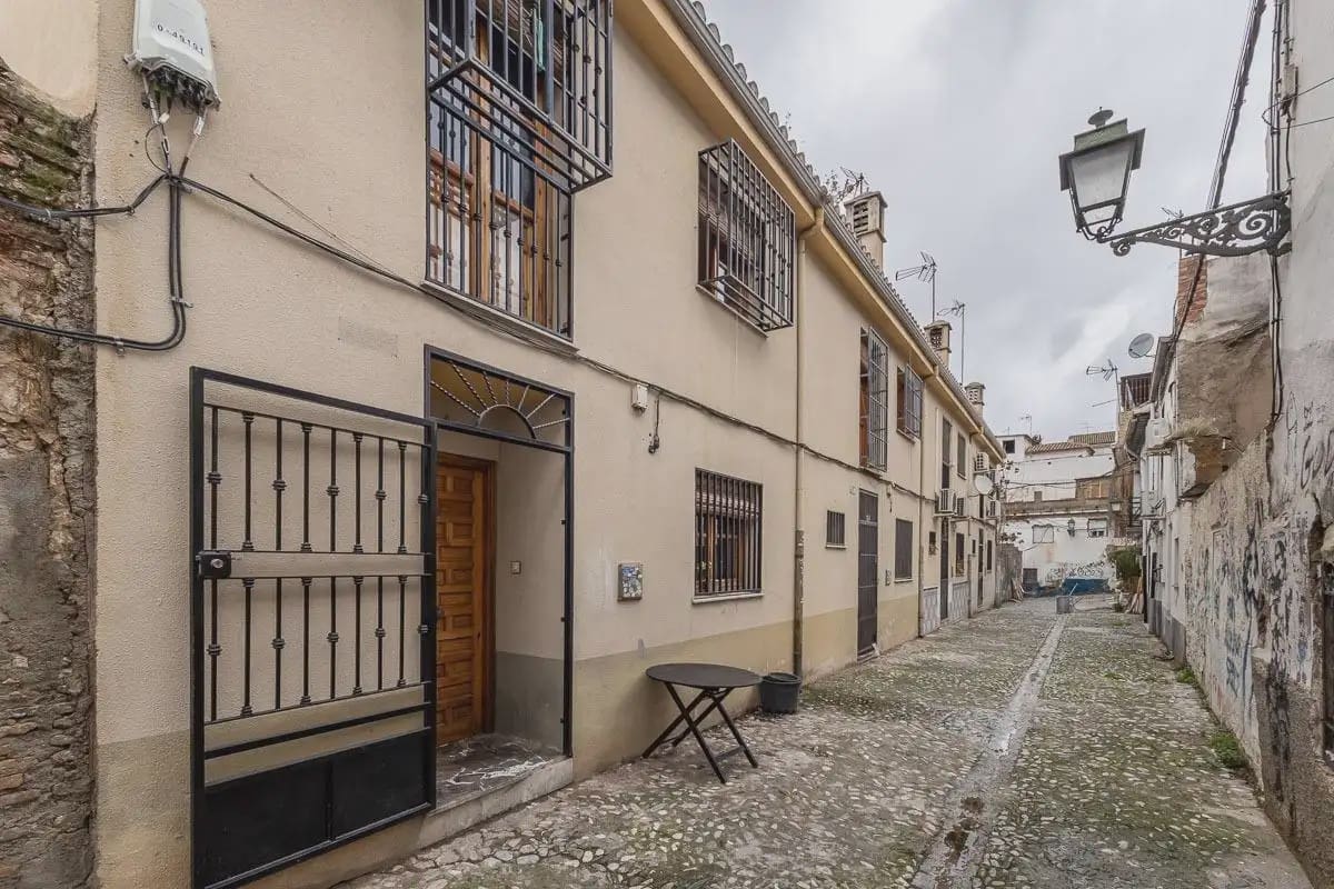 Hus till salu i Granada stad - 315 000 € (Ref: 9837300)