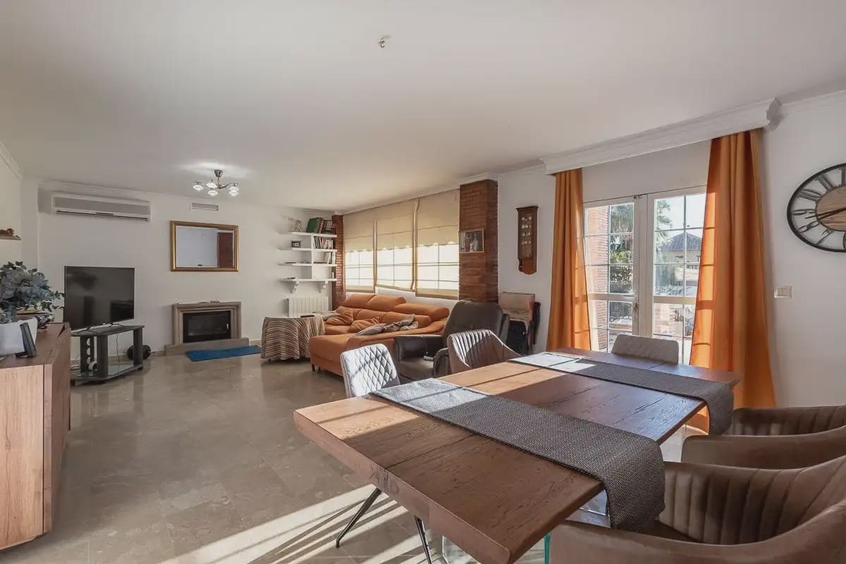 Villa zu verkaufen in Cenes de la Vega mit Pool Garage - 365.000 € (Ref: 9837305)