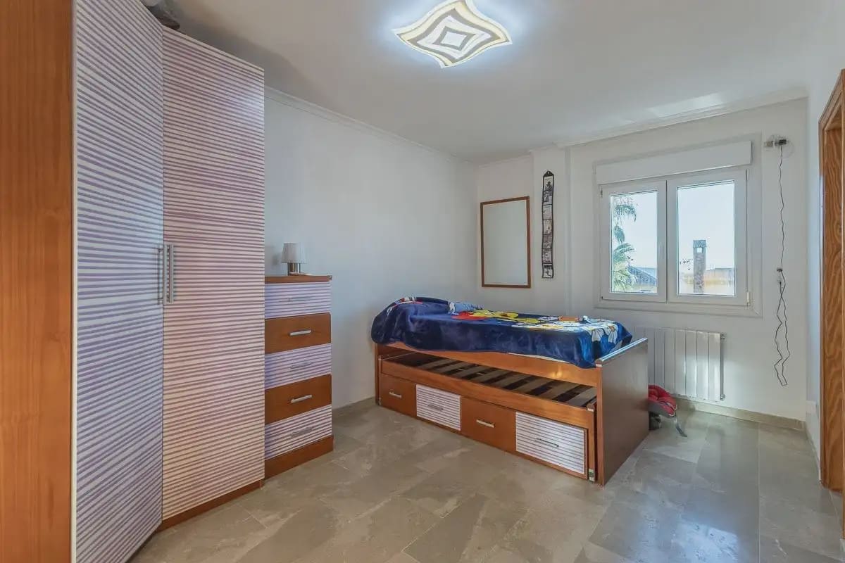 Villa zu verkaufen in Cenes de la Vega mit Pool Garage - 365.000 € (Ref: 9837305)