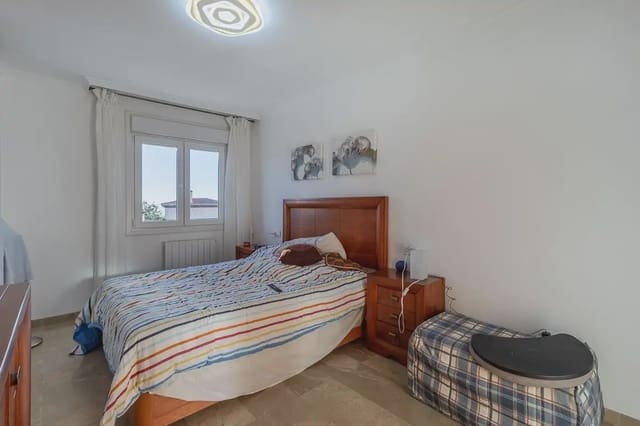 Villa til salgs i Cenes de la Vega med svømmebasseng garasje - € 365 000 (Ref: 9837305)