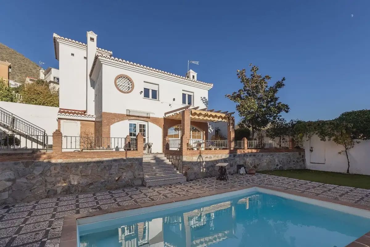 Villa zu verkaufen in Cenes de la Vega mit Pool Garage - 365.000 € (Ref: 9837305)